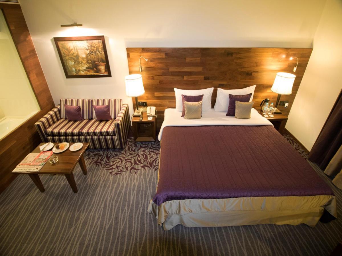 The Orchid Hotel Hinjewadi Pune Exterior foto A room at the hotel