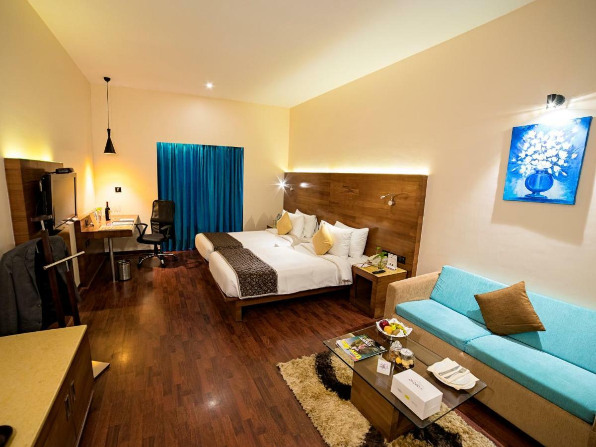 The Orchid Hotel Hinjewadi Pune Exterior foto A room at the hotel