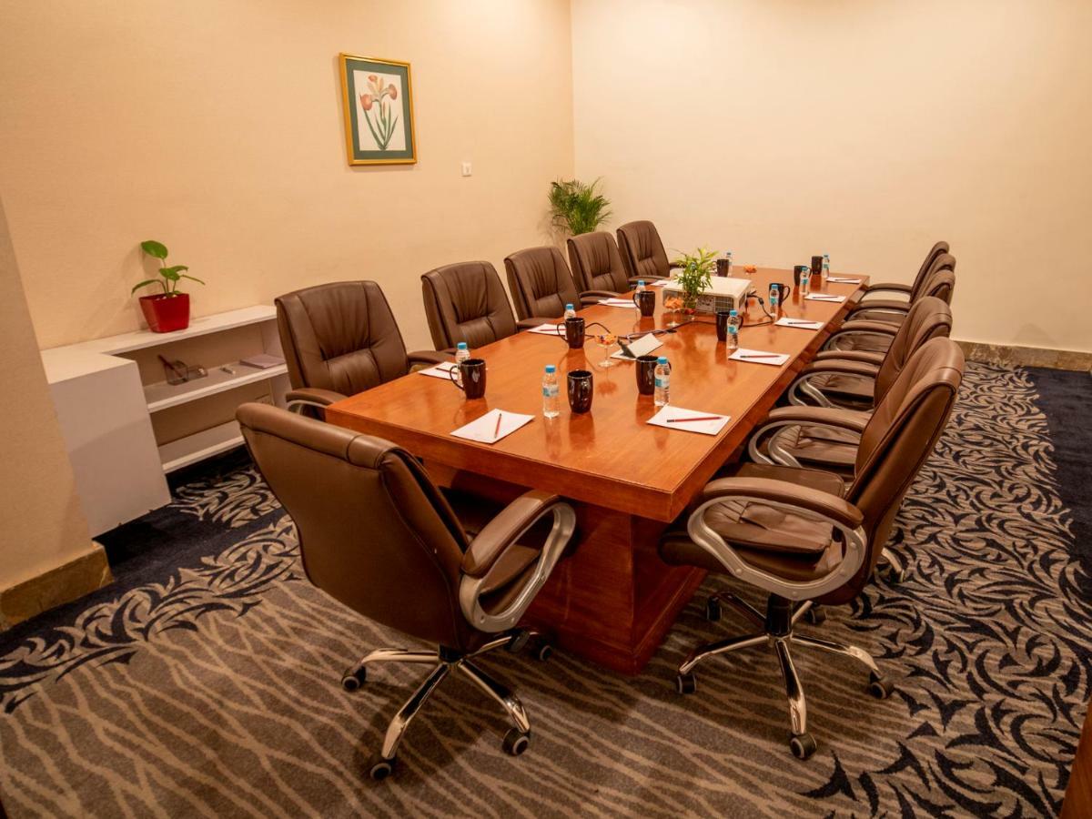 The Orchid Hotel Hinjewadi Pune Exterior foto A boardroom at a hotel