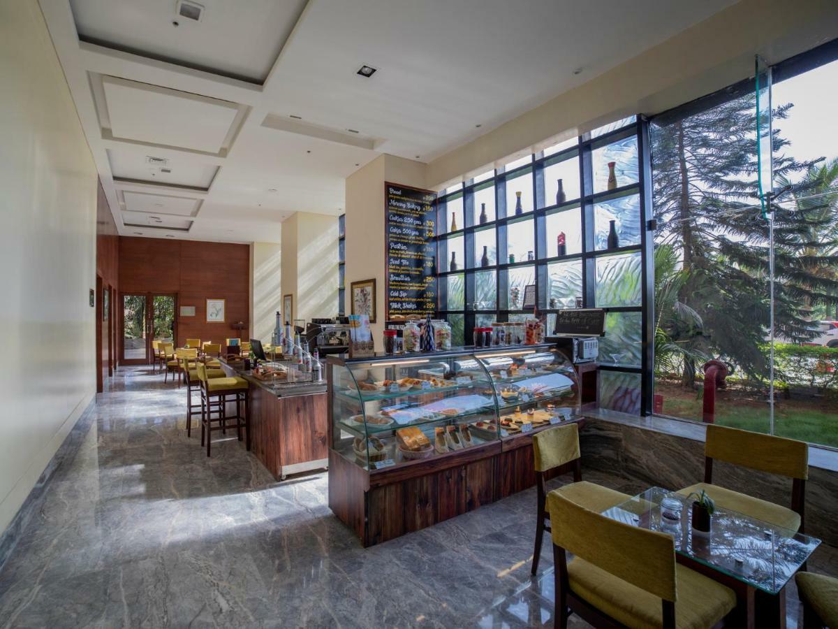 The Orchid Hotel Hinjewadi Pune Exterior foto The lobby lounge