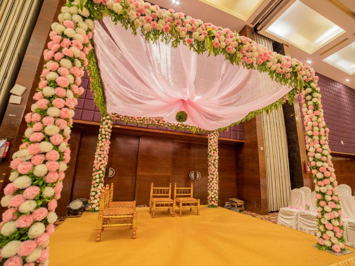 The Orchid Hotel Hinjewadi Pune Exterior foto A decorated mandap